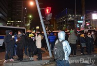 [포토]철도노조파업, 휘어진 신호등..도심은 아수라장