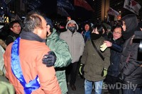 [포토]경우회와 충돌하는 민주노총 시위대