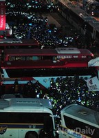 [포토]경찰버스와 민주노총 시위대에 갇혀버린 시내버스