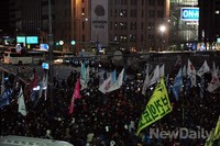 [포토]서로대치하는 민주노총과 경찰