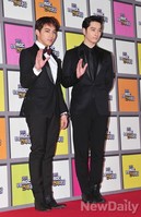 [포토]MBC방송연예대상 준케이-황찬성, 머리부터 발 끝까지 시크한 올블랙