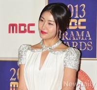 [포토]MBC연기대상, 기승냥 하지원 당찬 모습과는 다른 여성스러운 아름다움