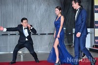 [SBS연예대상]과한 에스코트 받으며 입장하는 전혜빈