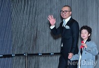 [SBS연예대상]손흔들며 입장하는 염경환-은률 부자