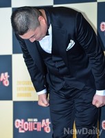 [SBS연예대상] 90도로 인사하는 강호동..연기대상은 31일 방송