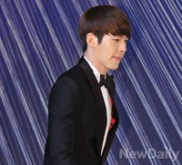 [SBS 연기대상]상속자들, 긴장한 듯 혀 내밀고 입장하는 김우빈