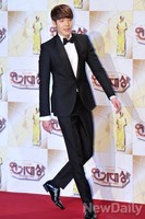 [SBS 연기대상]상속자들 김우빈, 성큼성큼 영도의 걸음걸이