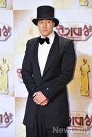 [SBS 연기대상]소지섭, 독특한 모자와 턱시도 의상