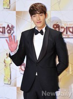 [SBS 연기대상]여유로운 미소 짓는 김우빈