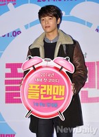 [포토]플랜맨 VIP 강민혁, 혼자와서 머쓱한 웃음