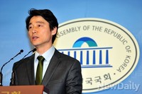 [포토]기초선거 정당공천제도 폐지 촉구하는 송호창 의원