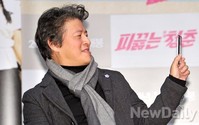 [포토]피끓는 청춘 권해효, 셀카 삼매경에 빠진 중길 아버지