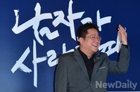 [포토]남자가사랑할때, 반지보여주며..곽도원