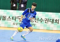 [포토]아육대, 공 쫓는 C팀 빅스 라비