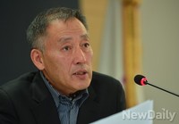 [포토]앙굴렘국제만화페스티벌, 개최의의 발표하는 이현세 위원장