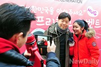 [포토]팬들과 즐거운 시간가지는 사유리