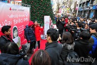 [포토]사유리 프리허그에 명동은 인산인해