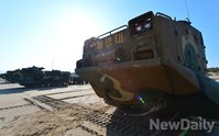 [포토]해병대 캠프, 출발 준비 중인 상륙돌격 장갑차