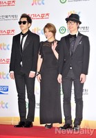 [포토]골든디스크, 배치기 사이에 청일점 에일리의 환한 미소