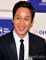 [포토]정우, '백만불짜리 미소가 있다면 이런 미소?'