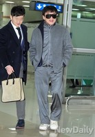 [포토]성룡 입국, 멋내지 않은 후줄근한 추리닝 차림