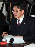 [포토]조류인플루엔자 관련 보고하는 여인홍 차관