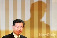 [포토]개인정보유출 책임 질문에 당황하는 박상훈 롯데카드 사장