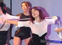 [포토]레인보우 블랙 우리, 원초적인 섹시미 넘치는 바디라인