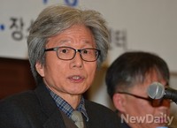 [포토]역사교과서 세미나에서 발언하는 권희영 교수