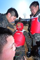 [포토]영하날씨도 녹이는 부사관들의 구슬 땀방울