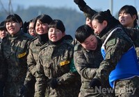 UFC격투기 훈련 받는 육군부사관, 여군도 똑같은 훈련받는다