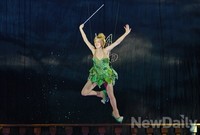 [포토]디즈니온아이스쇼, 하늘을 나는 요정 팅커벨