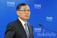 [포토]4/4분기 연간 국내총생산 발표하는 정영택 국장