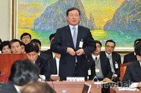 [포토]롯데카드 사장, 보안정보 안넘겨..당당하게 말하고 망신