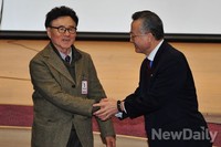 [포토]인사 나누는 뉴데일리 '류근일'고문과 '김석우' 전 통일부 차관