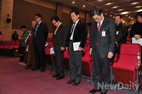 [포토]순국선열에 대한 묵념 하는 애국인사들(자유통일포럼)