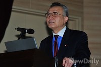 [포토]강연하는 김석우 전 통일부 차관 (자유통일포럼)