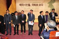 [포토]인사하는 자유통일포럼 제안자 11인