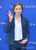 [포토]이다희, 청바지에 한손을 넣고 멋있게 인사