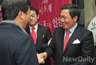 [포토]출판기념회, 손님맞이 바쁜 이학재 의원