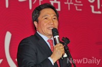 [포토]출판기념회, 인사말 전하는 이학재 의원