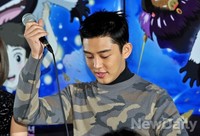 [포토]우리별일호와 얼룩소, 마이크 정리하는 유아인