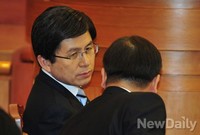 [포토]대화 나누는 황교안 법무부장관