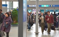 [포토]설연휴, 출국인파로 북적대는 인천공항