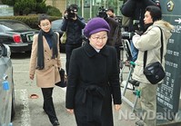 [포토]이석기 의원 결심공판, 법원으로 들어서는 김재연-김미희 의원