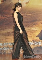 [포토]순금의 땅 백승희, 다리만 시스루? 은근한 섹시함