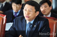 [포토]의원들의 질문에 답하는 김석균 해양경찰청장