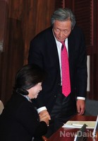 [포토]인사 나누는 '정몽준-심상정' 의원