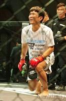 [포토]로드 FC, 윤형빈 값 진 첫 승리 빛나는 트로피