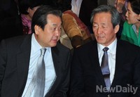 [포토]대화 나누는 '김무성-정몽준' 새누리당 의원